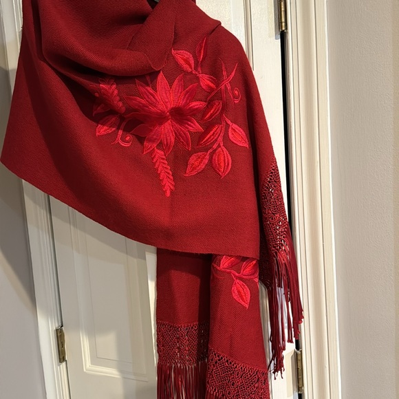 Embroidered baby alpaca & silk shawl scarf! - Picture 2 of 5